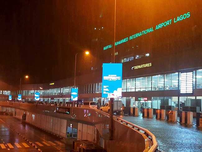 尼日利亚拉各斯机场智慧灯杆屏项目