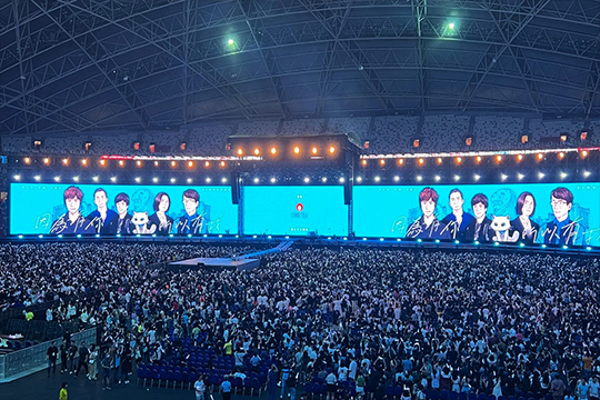 1400㎡，金沙集团186cc成色龙腾LED透明屏点燃五月天新加坡演唱会！