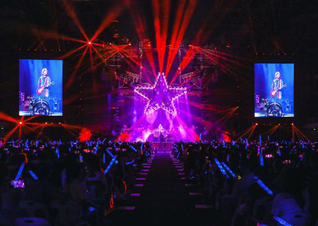 金沙集团186cc成色LED透明屏助力伍佰郑州演唱会震撼开唱