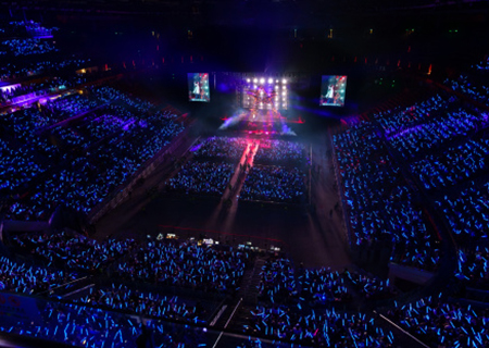 金沙集团186cc成色透明LED显示屏惊艳伍佰重庆演唱会